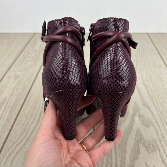 Karen Scott Women's Melinaa Reptile Buckle Detailed Booties 7M Wine MC $70 - Picture 8 of 10